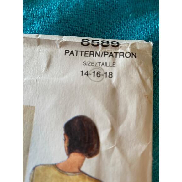 Vogue sewing pattern 8589 shift dress Size 14 16 - Picture 2 of 5